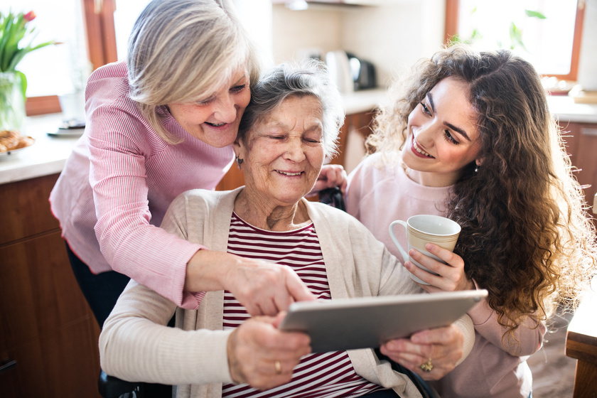 A Guide To Visiting Your Loved Ones In A Senior Community During The Holidays