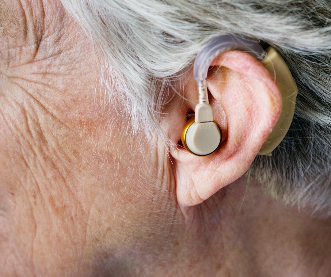 Hearing Aids for Seniors: Choosing the Right Device for Your Needs
