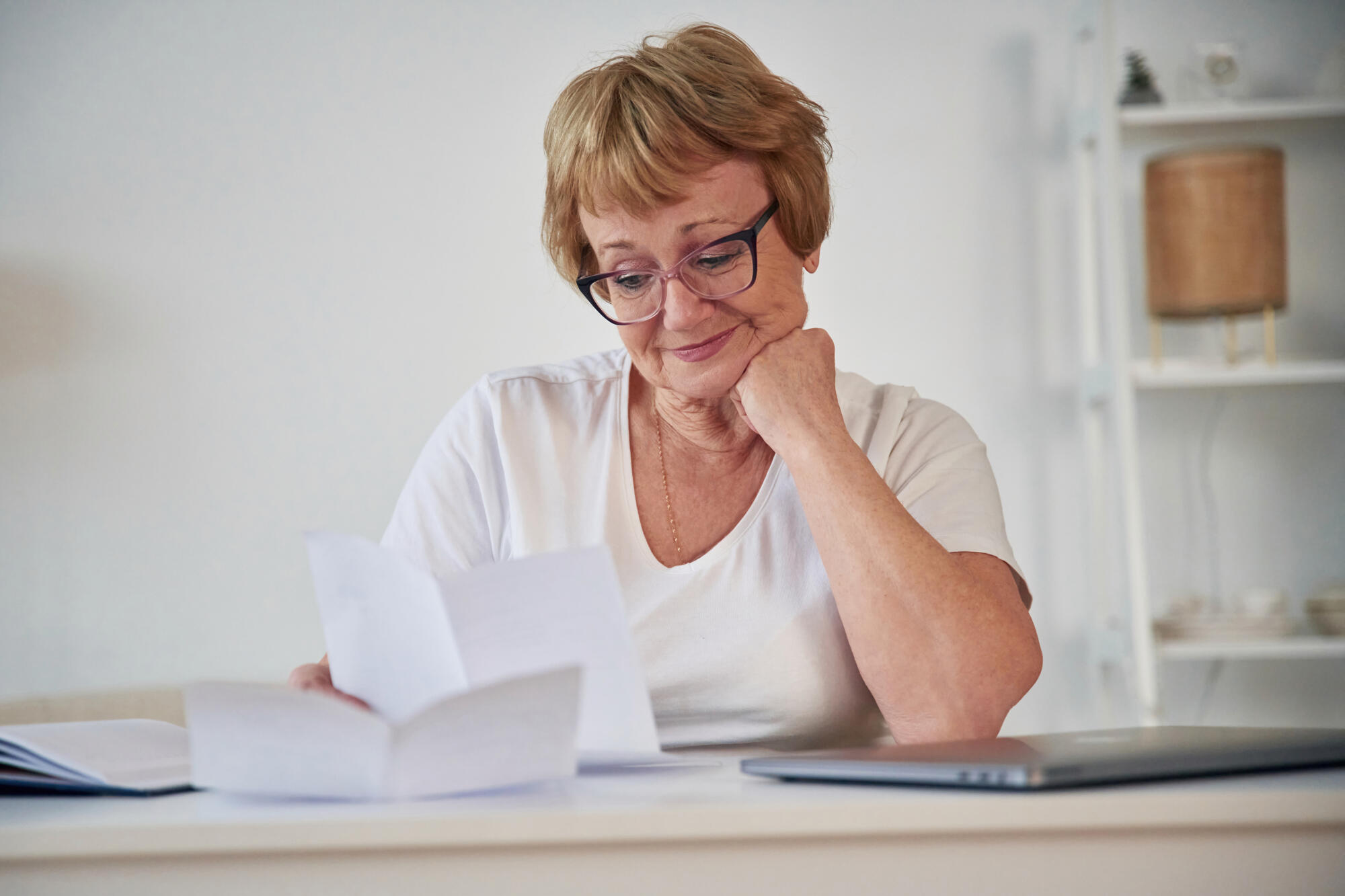 When Do You Need Reading Glasses? Signs Seniors Should Know